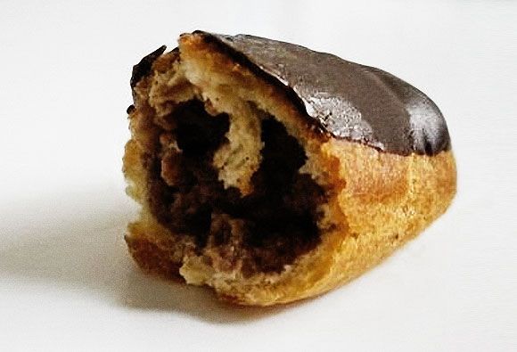 Eclair o Petisu de Chocolate - Club Exclusivo El Escondite de Lola