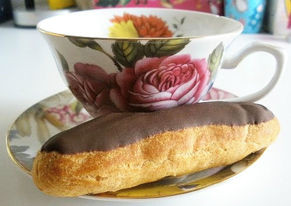 Eclair o Petisu de Chocolate - Club Exclusivo El Escondite de Lola