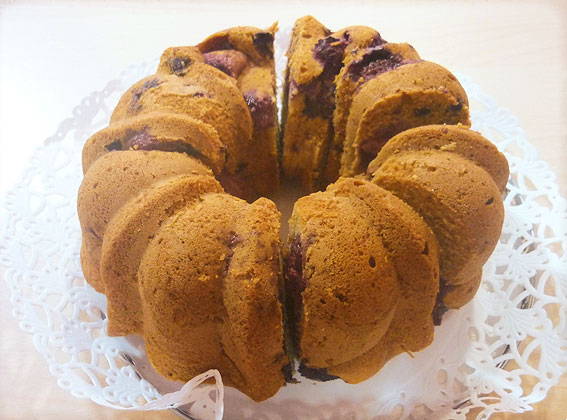 Bundt Cake Yogourt Frutas del Bosque - Club Exclusivo El Escondite de Lola