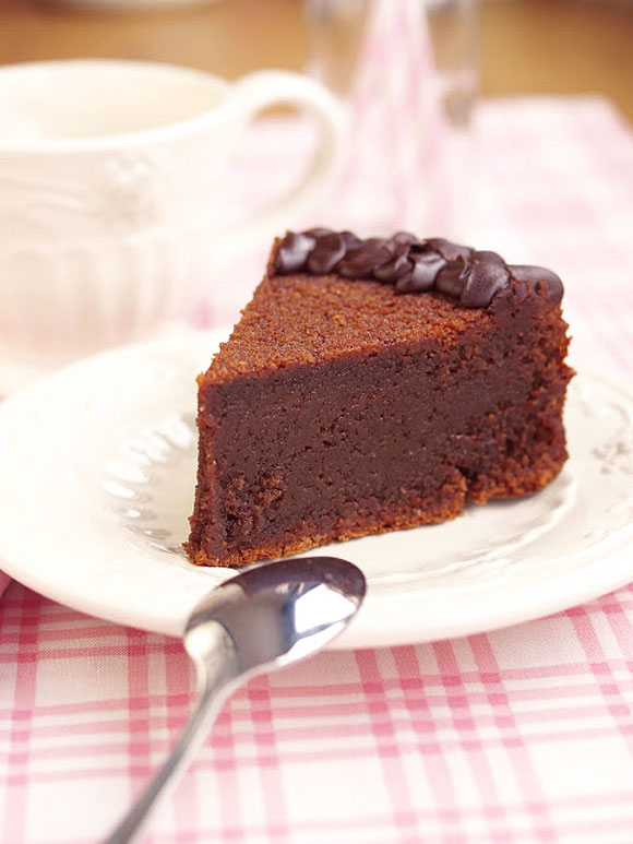 Bizcocho de Chocolate y Almendra - Club Exclusivo El Escondite de Lola