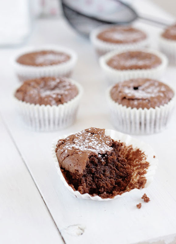 Bizcocho de Chocolate y Almendra - Club Exclusivo El Escondite de Lola