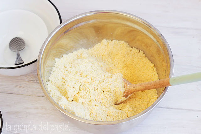 Galletas de Almendra y Maíz - Club Exclusivo El Escondite de Lola