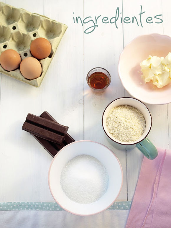 Bizcocho de Chocolate y Almendra - Club Exclusivo El Escondite de Lola